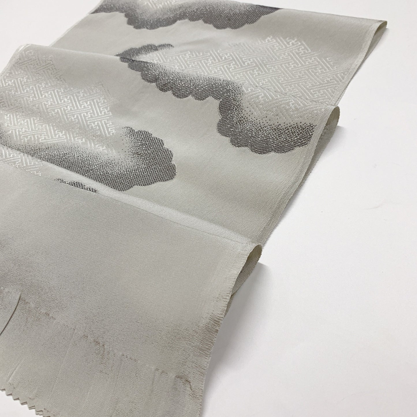 ［8411］帯締め 帯揚げ セット 雲取紗綾形 逸品 正絹 着物 帯絞め
