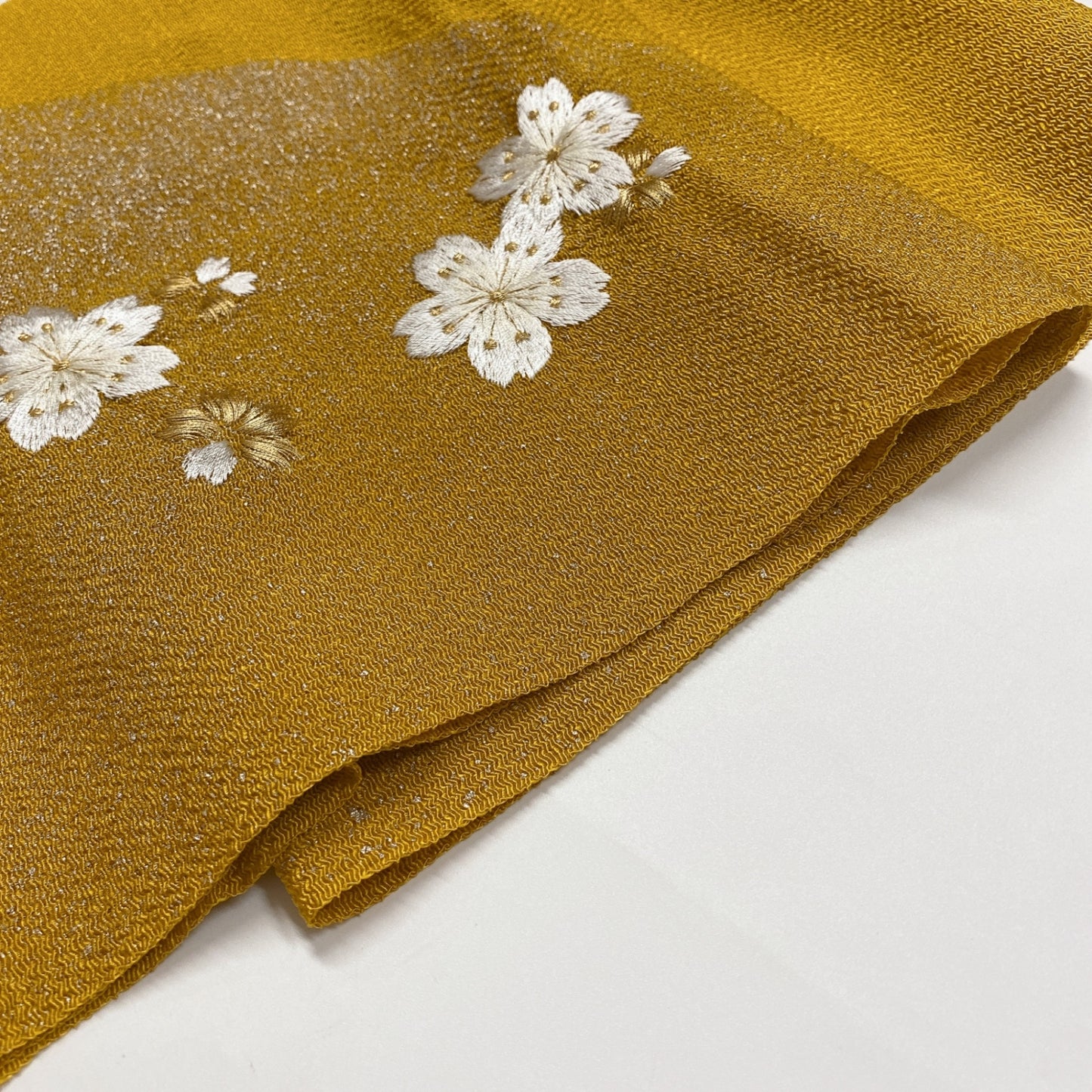 ［8599］帯締め 帯揚げ セット 舞桜文様 刺繍 金糸 銀彩 正絹 着物 帯絞め