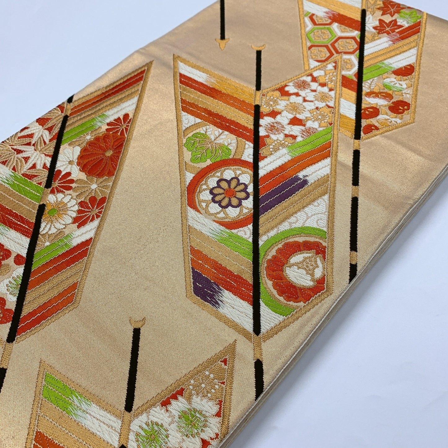 ［8999］袋帯 草花矢羽根文様 刺繍 金彩 六通 正絹 着物 フォーマル