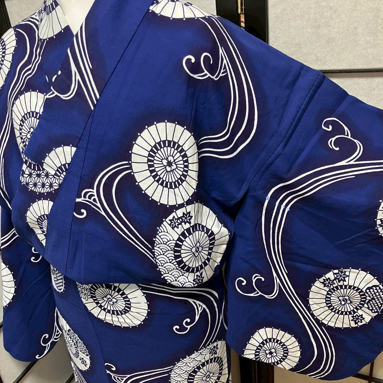 ［9423］浴衣 美品 番傘草花流水文様 ゆかた レディース 綿 リメイク