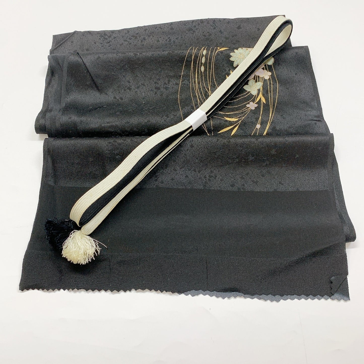 ［8304］帯締め 帯揚げ セット 枝花文様 金彩 黒 正絹 着物 帯絞め