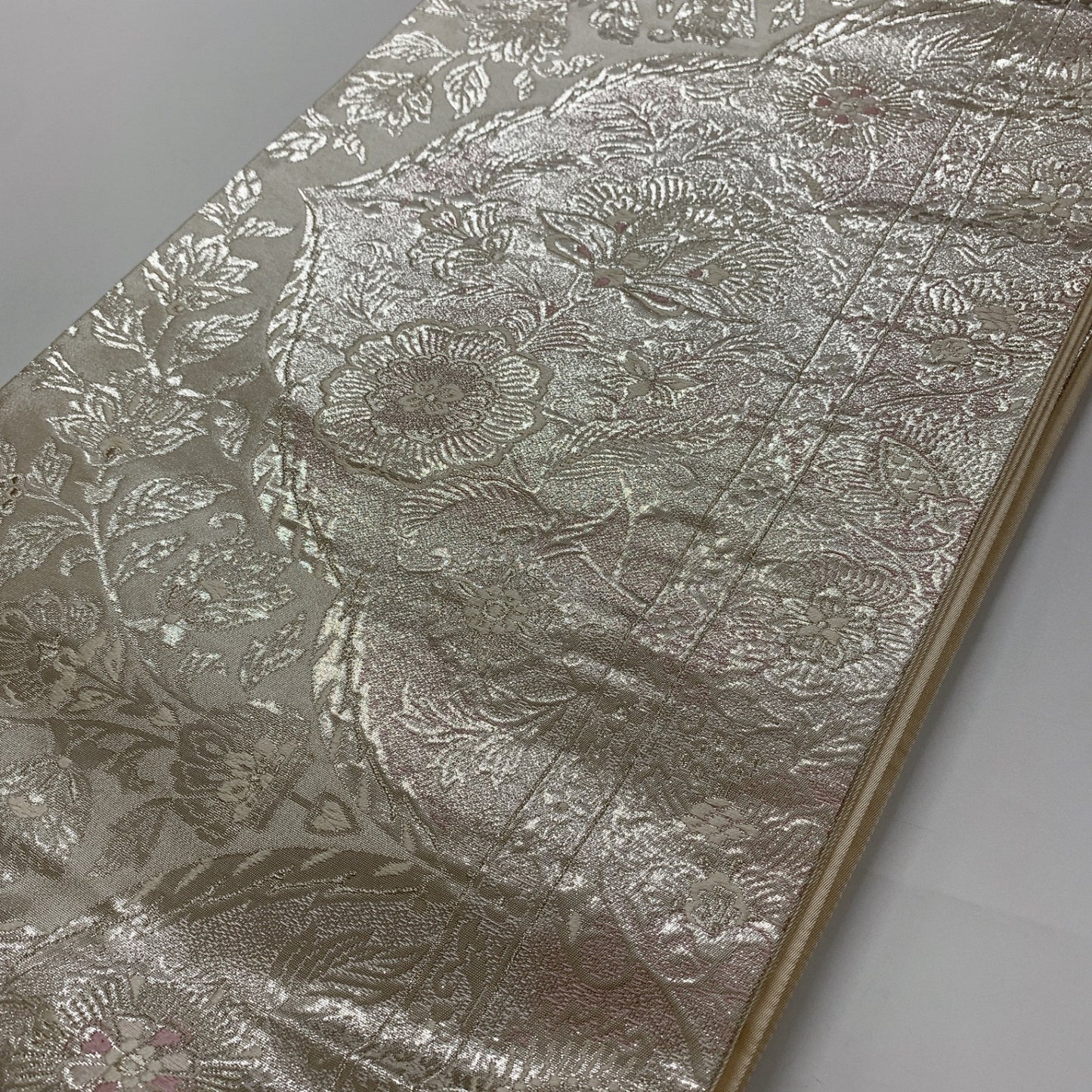 ［8931］袋帯 花唐草文様 銀彩 シルバー 六通 逸品 着物 正絹 フォーマル