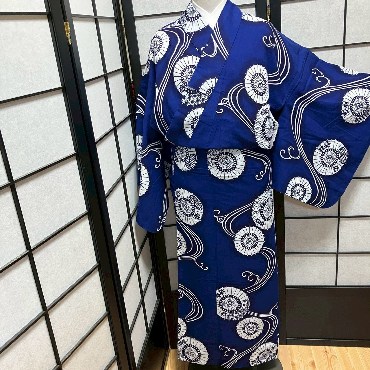 ［9423］浴衣 美品 番傘草花流水文様 ゆかた レディース 綿 リメイク