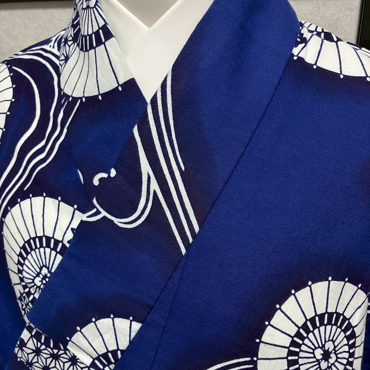 ［9423］浴衣 美品 番傘草花流水文様 ゆかた レディース 綿 リメイク