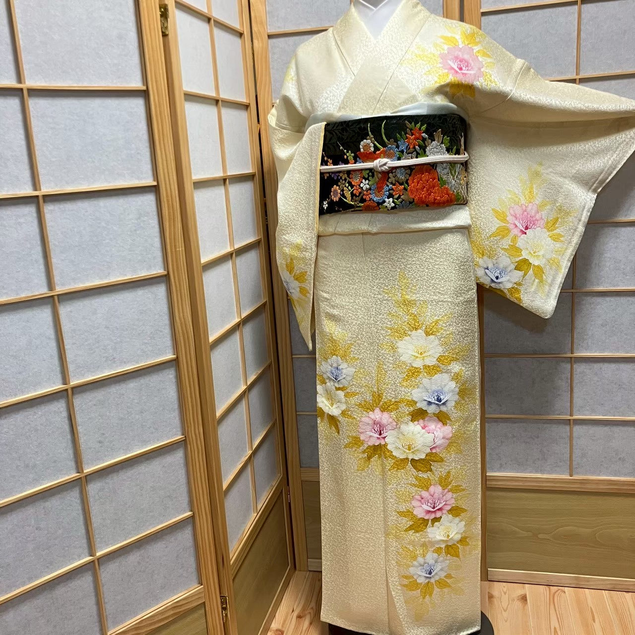 6123# Japanese Kimono Vintage Womens Silk Fabric Robe Kimono only sold Yellow