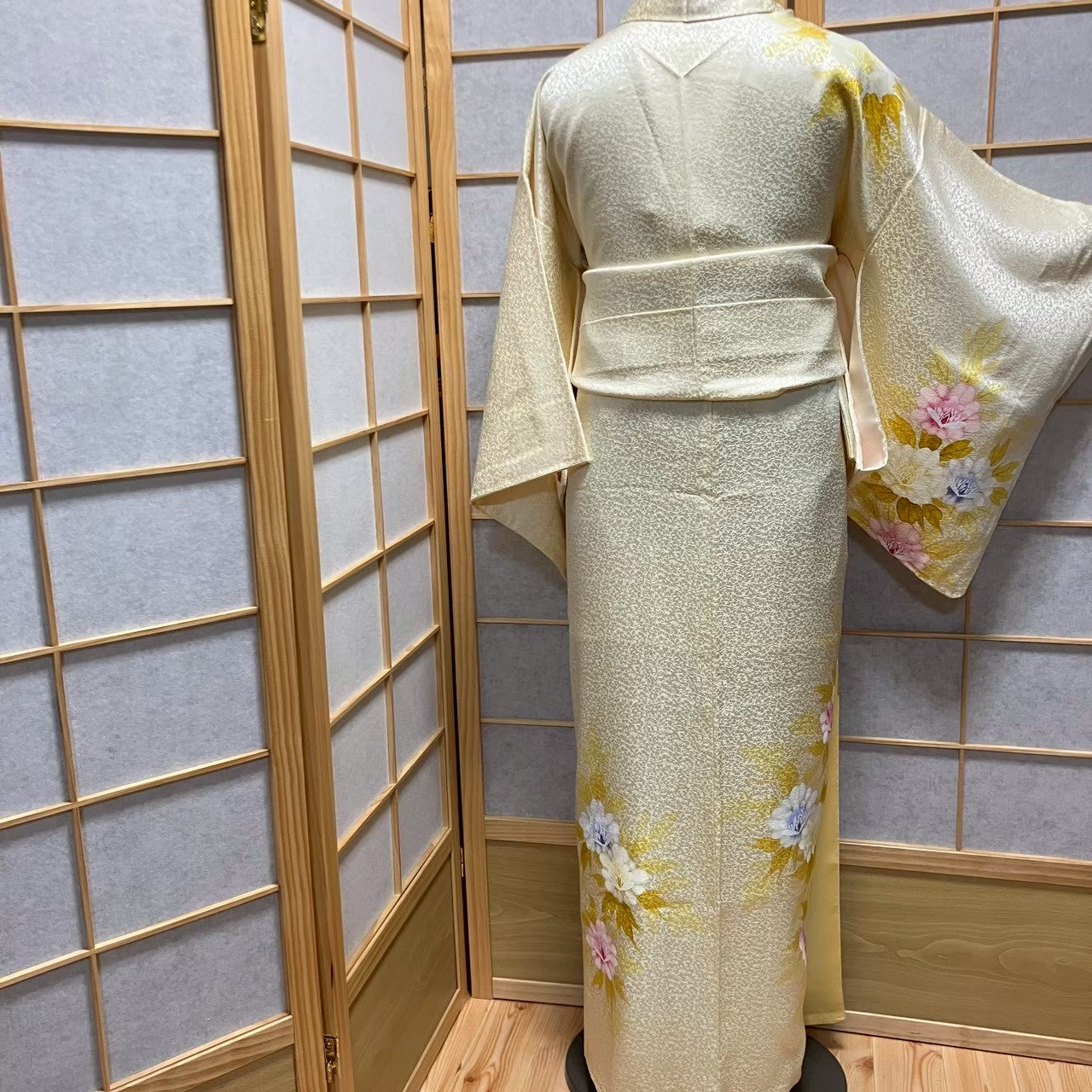 6123# Japanese Kimono Vintage Womens Silk Fabric Robe Kimono only sold Yellow