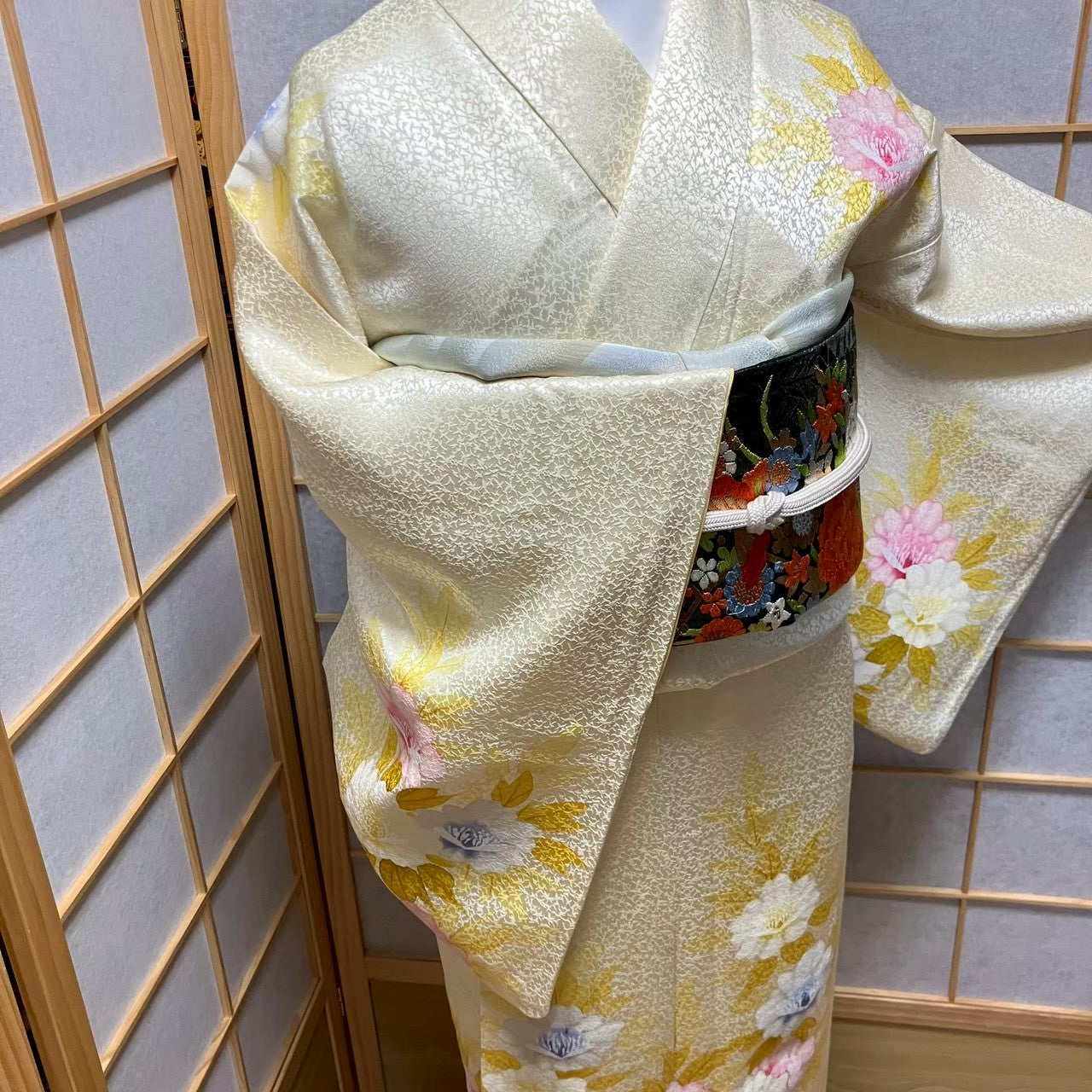 6123# Japanese Kimono Vintage Womens Silk Fabric Robe Kimono only sold Yellow