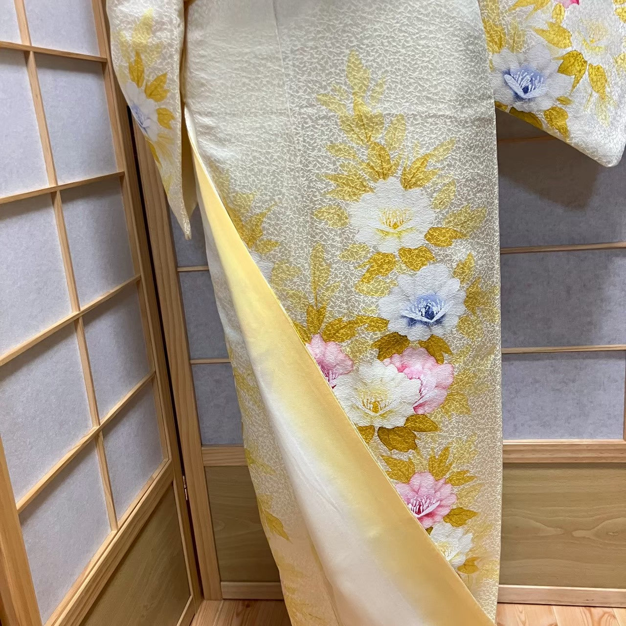 6123# Japanese Kimono Vintage Womens Silk Fabric Robe Kimono only sold Yellow