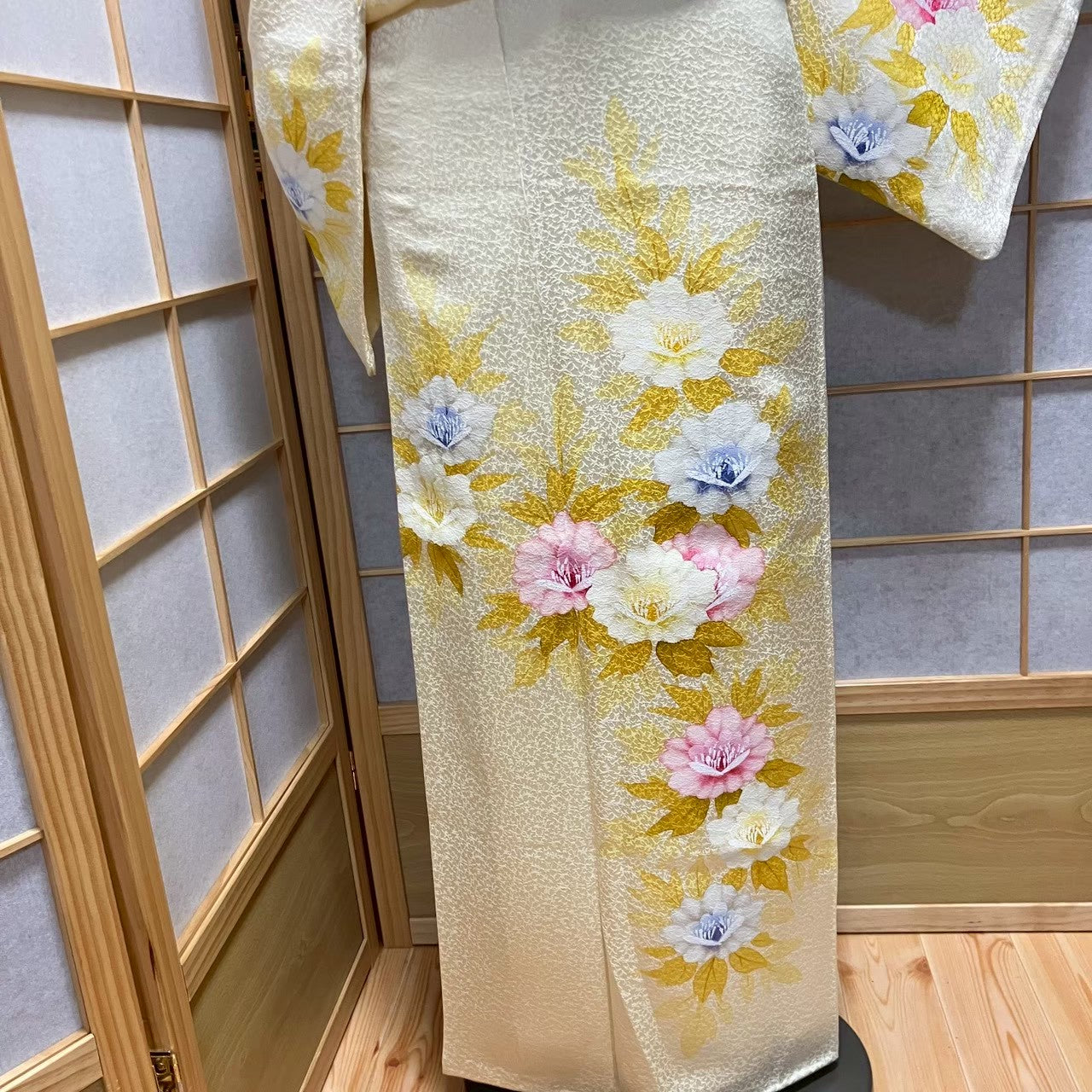 6123# Japanese Kimono Vintage Womens Silk Fabric Robe Kimono only sold Yellow