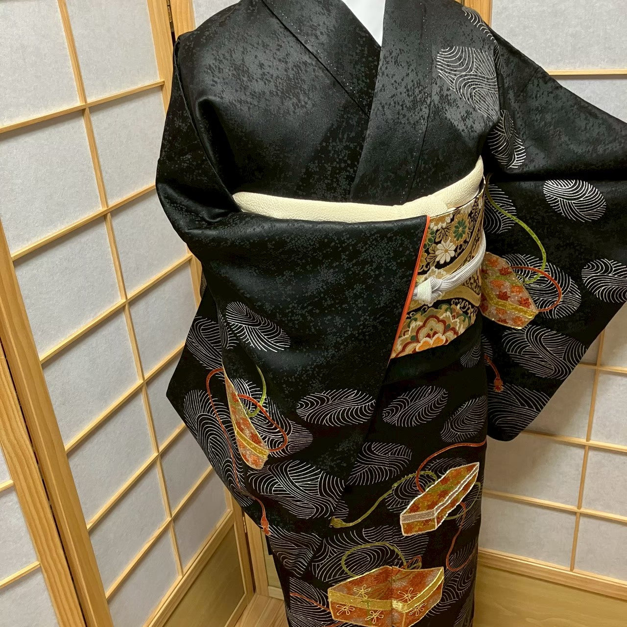 7521# Japanese Kimono Vintage Womens Silk Fabric Robe Kimono only sold Black