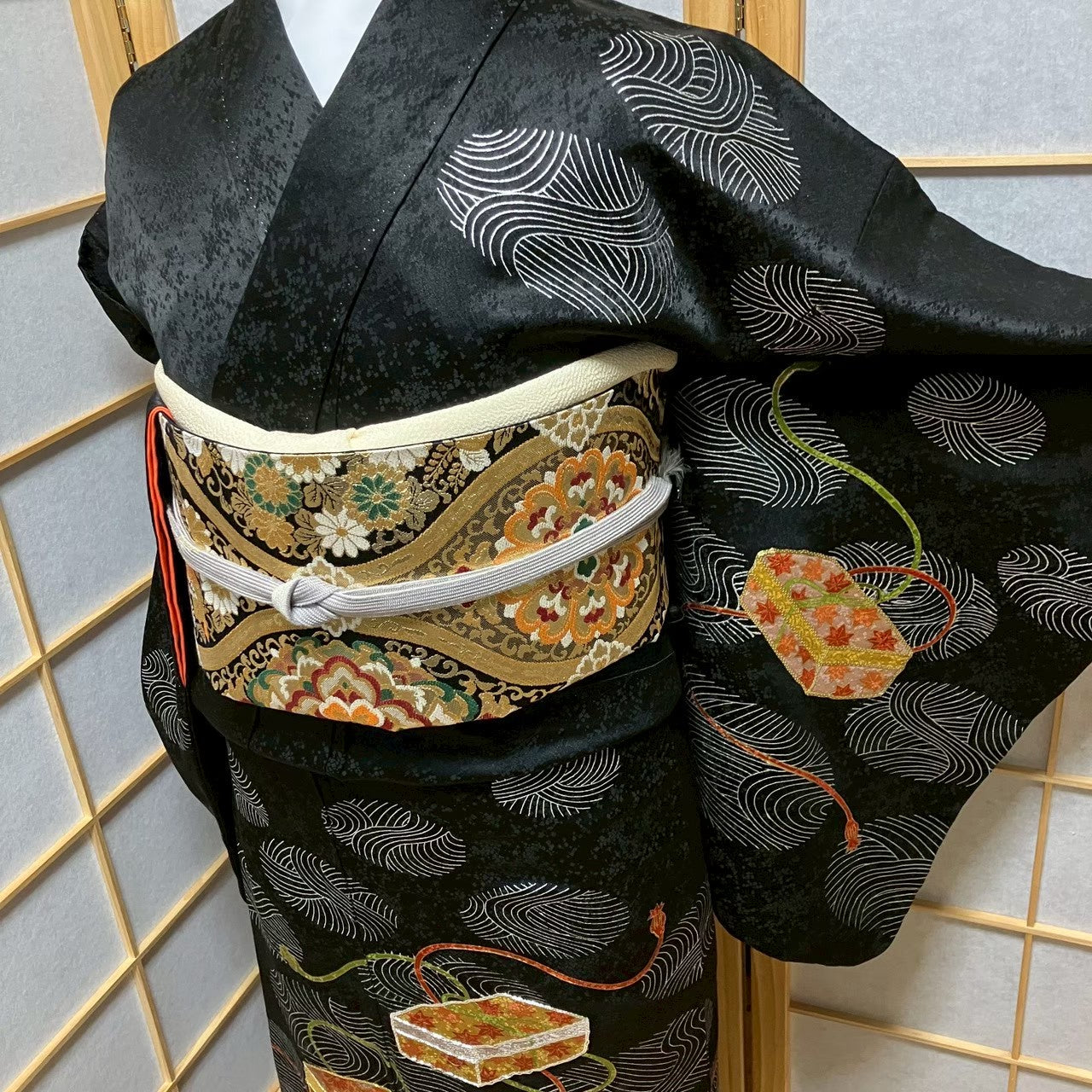 7521# Japanese Kimono Vintage Womens Silk Fabric Robe Kimono only sold Black