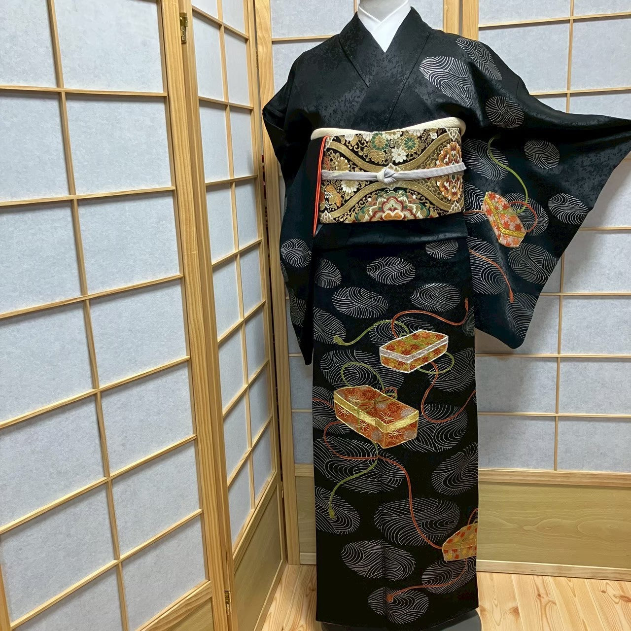 7521# Japanese Kimono Vintage Womens Silk Fabric Robe Kimono only sold Black