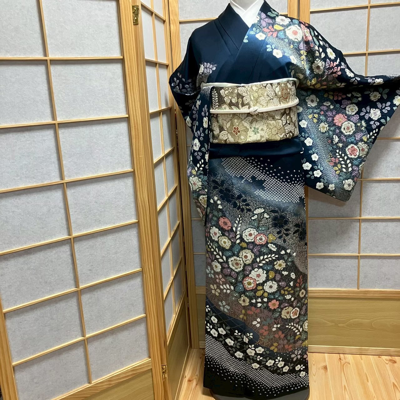 7819# Japanese Kimono Vintage Womens Silk Fabric Robe Kimono only sold
