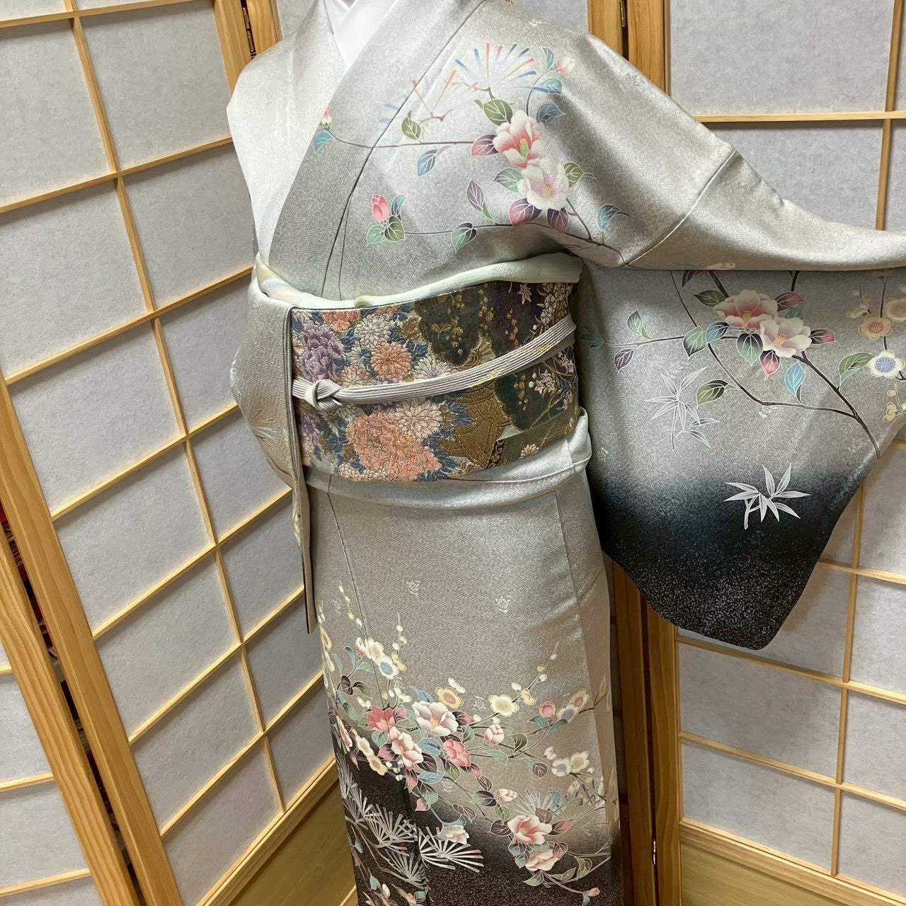 7820# Japanese Kimono Vintage Womens Silk Fabric Robe Kimono only sold Gray