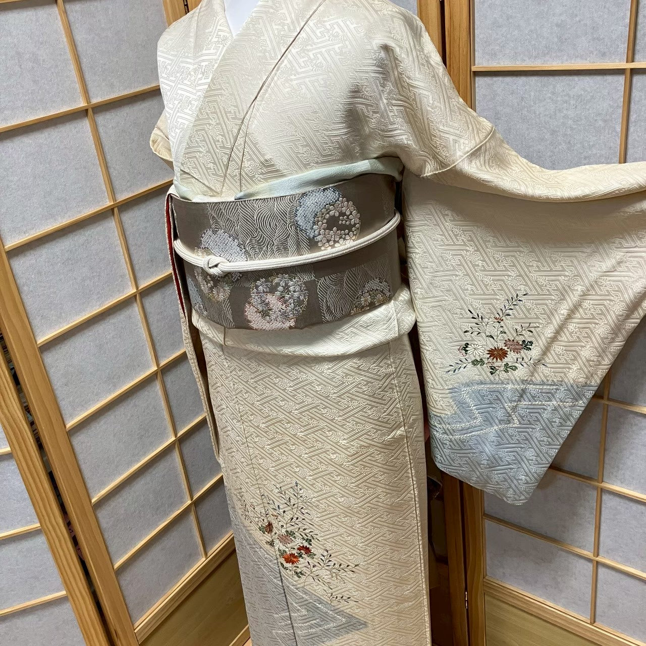 8197# Japanese Kimono Vintage Womens Silk Fabric Robe Kimono only sold