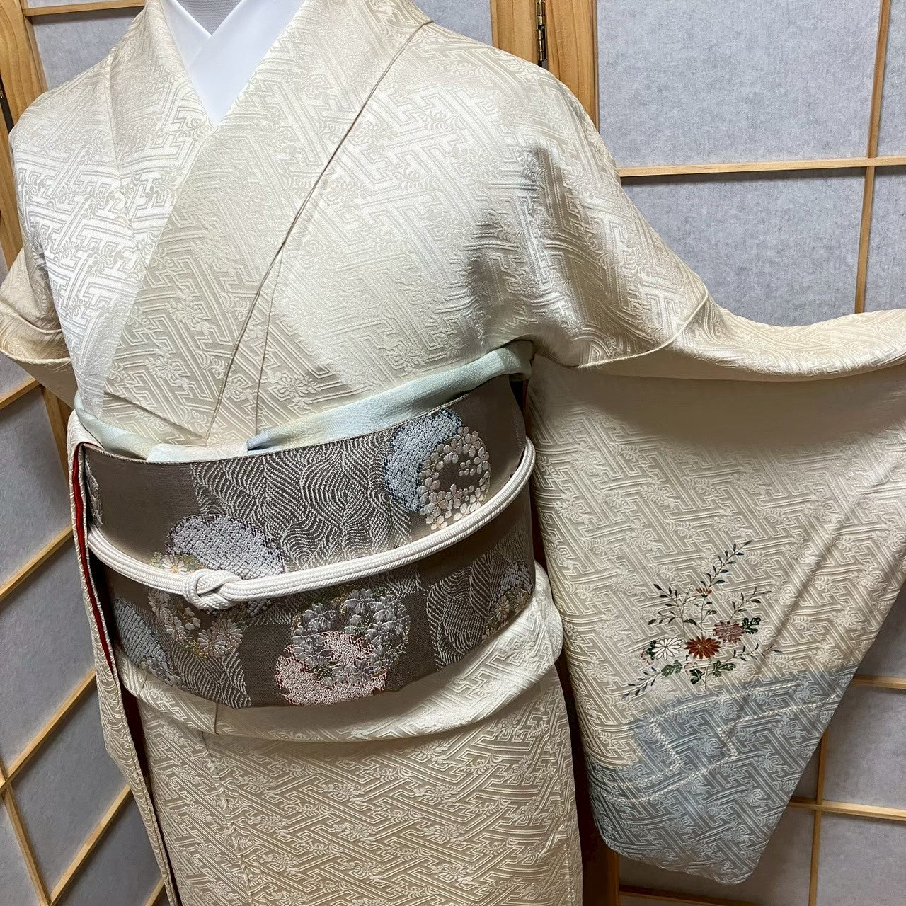 8197# Japanese Kimono Vintage Womens Silk Fabric Robe Kimono only sold