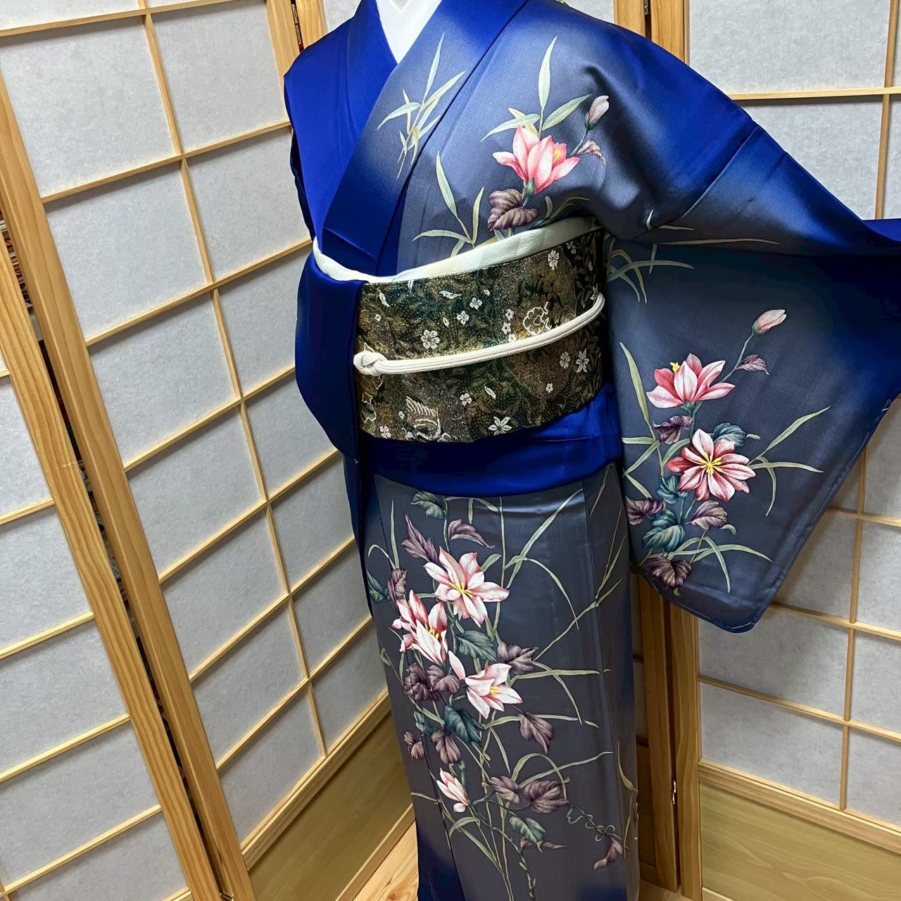 8485# Japanese Kimono Vintage Womens Silk Fabric Robe Kimono only sold Blue