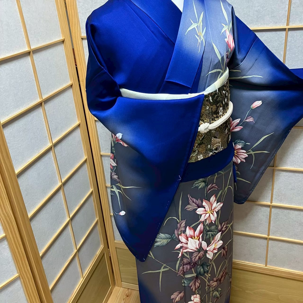 8485# Japanese Kimono Vintage Womens Silk Fabric Robe Kimono only sold Blue