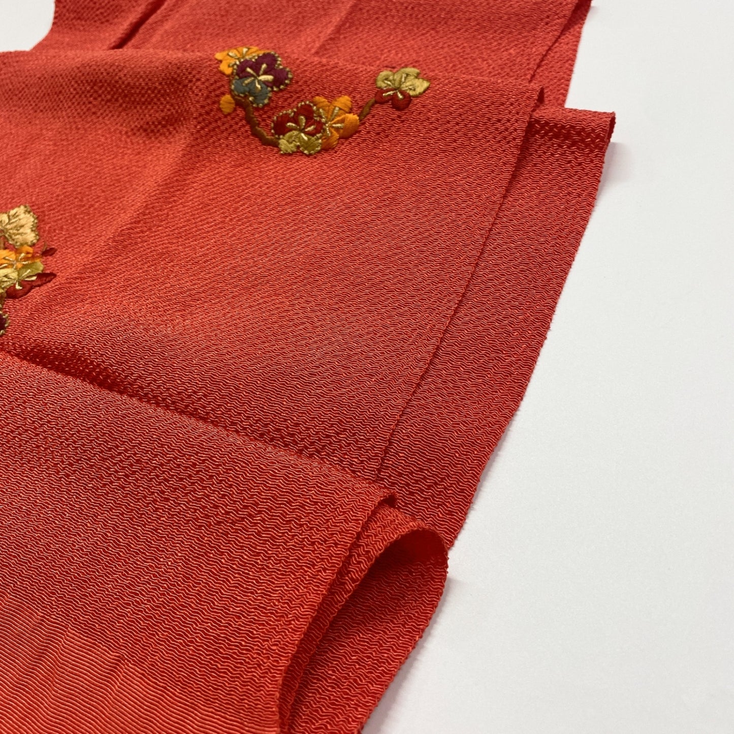［8362］帯締め 帯揚げ セット 松花文様 刺繍 金糸 縮緬 正絹 着物 帯絞め