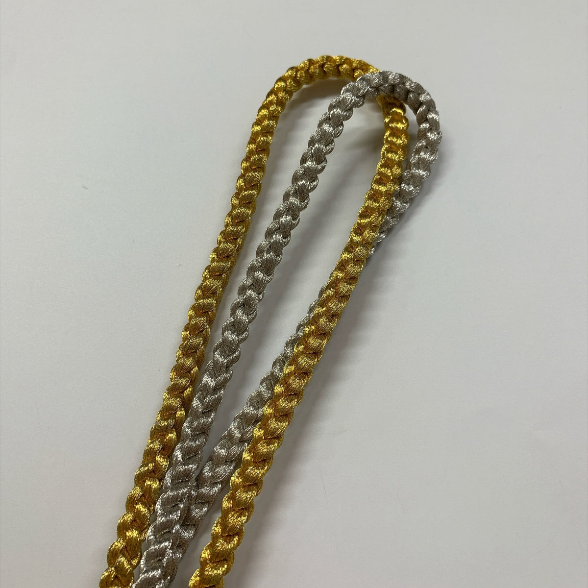 ［9829］帯締め 帯揚げ セット 亀甲花文様 雲取 金彩 白 正絹 着物 帯絞め