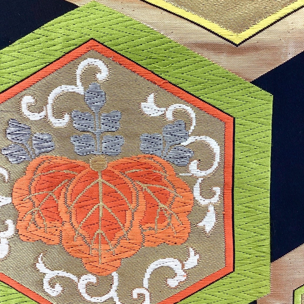 ［8865］袋帯 桐花亀甲文様 金糸 六通 黒地 正絹 着物 フォーマル