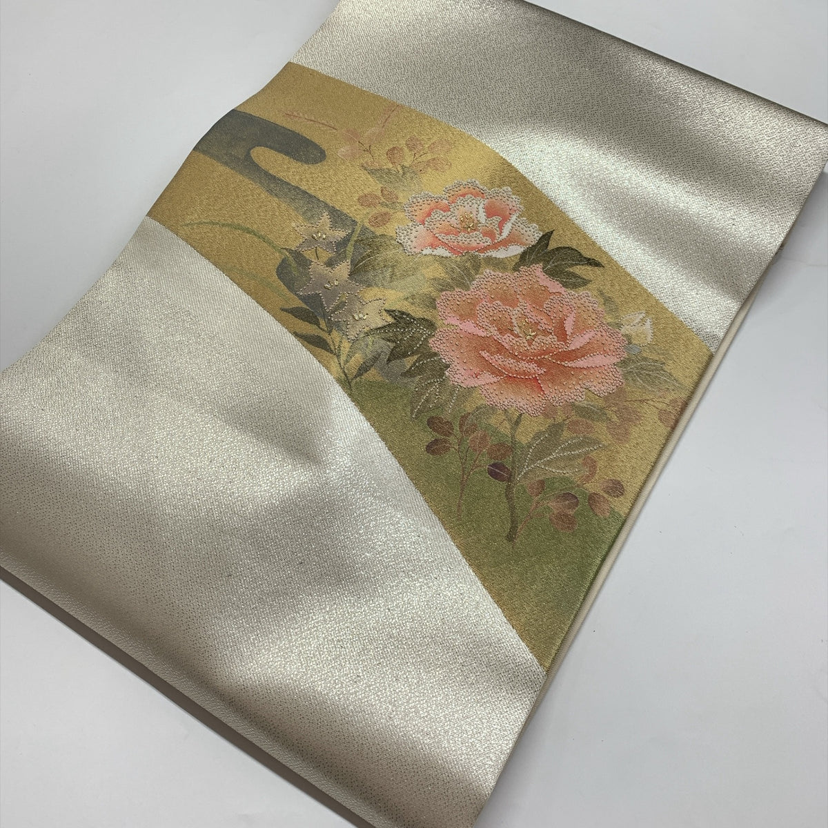 ［9314］名古屋帯 牡丹文様 相良刺繍 秀峯 お太鼓 九寸 正絹 着物