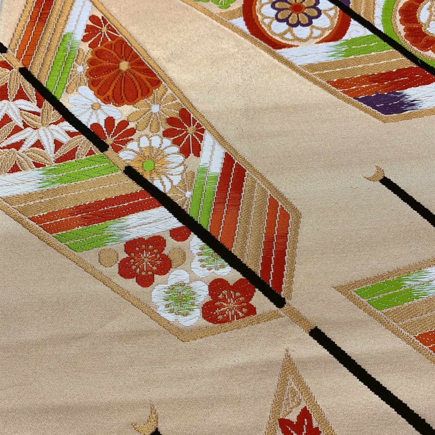 ［8999］袋帯 草花矢羽根文様 刺繍 金彩 六通 正絹 着物 フォーマル