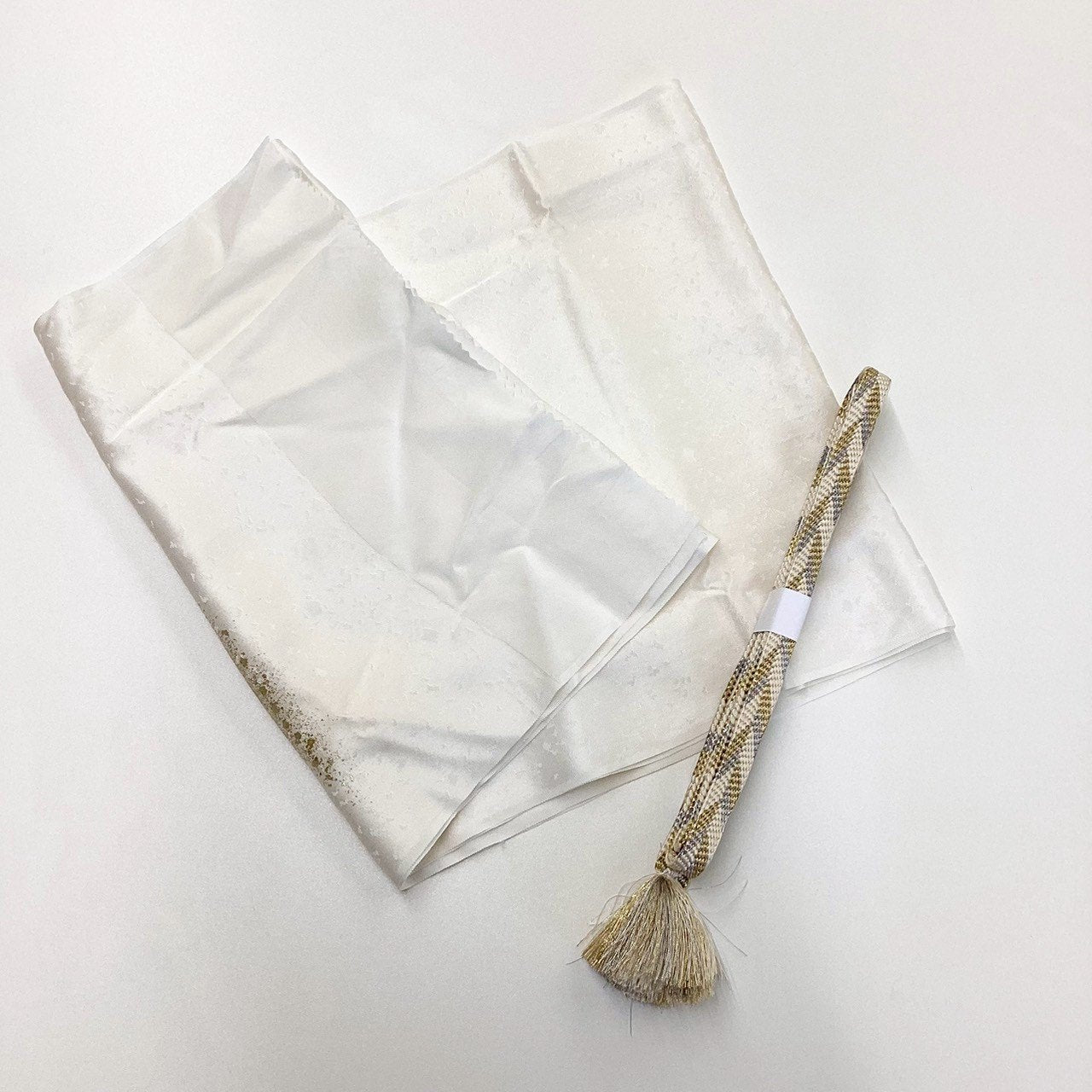 ［8274］帯締め 帯揚げ セット 扇花霞ぼかし 刺繍 金銀糸 正絹 着物 帯絞め 白