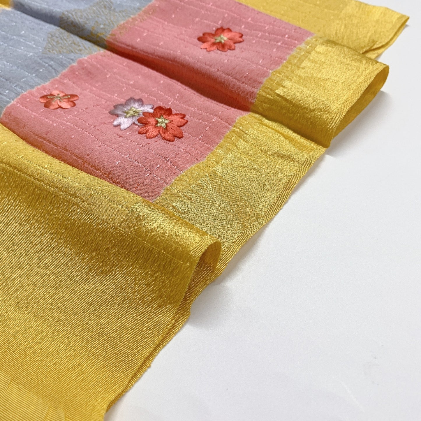 ［8659］帯締め 帯揚げ セット 矢羽根文様 草花 刺繍 金糸 正絹 着物 帯絞め