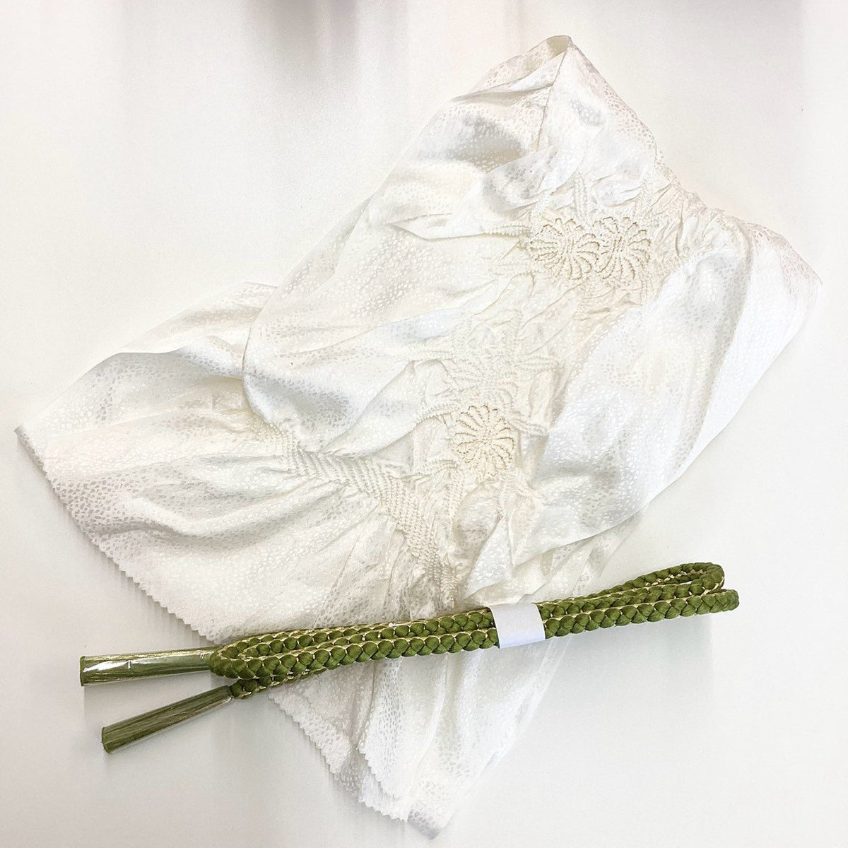 ［9717］帯締め 帯揚げ セット 草花文様 金糸 白 絞り 正絹 着物 帯絞め