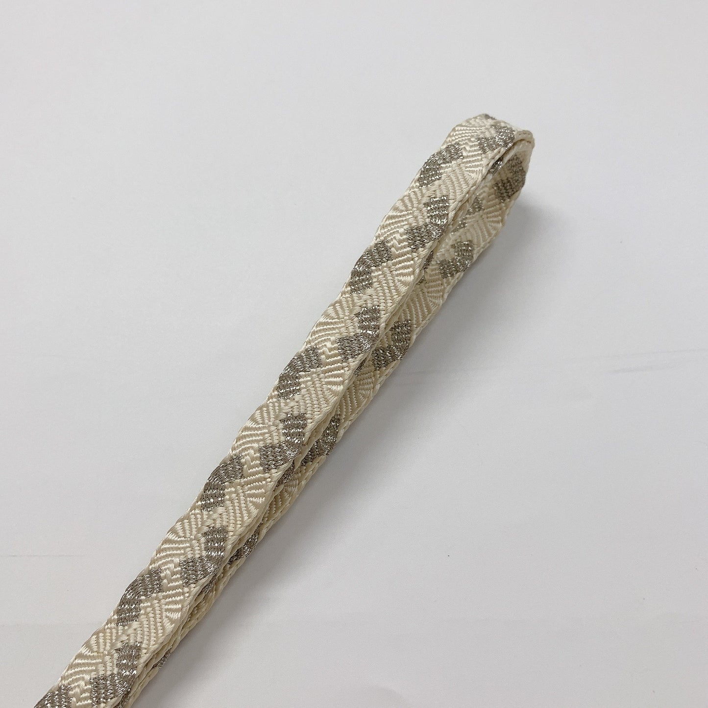 ［8628］帯締め 帯揚げ セット 蔓文様 銀糸 白 正絹 着物 帯絞め