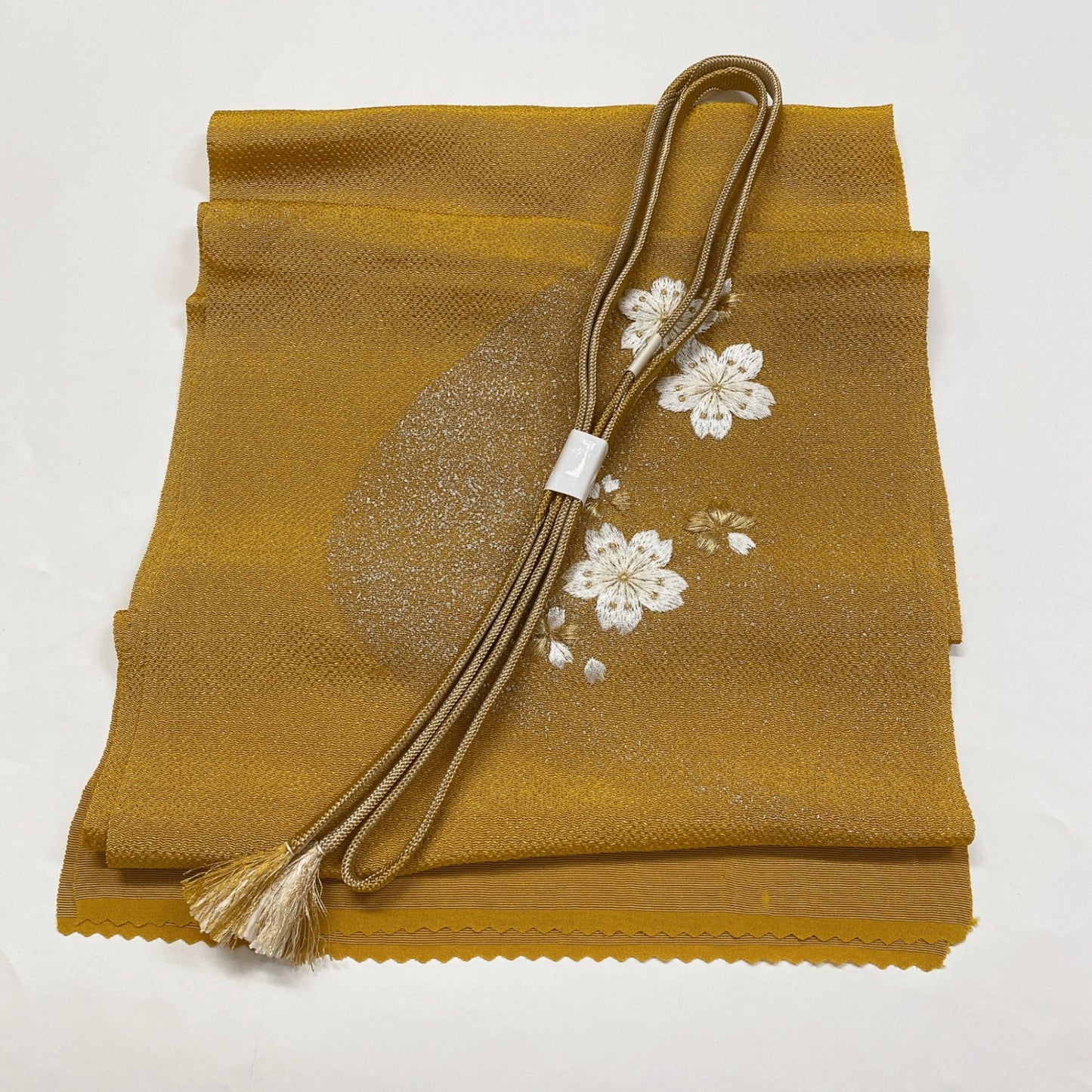 ［8599］帯締め 帯揚げ セット 舞桜文様 刺繍 金糸 銀彩 正絹 着物 帯絞め