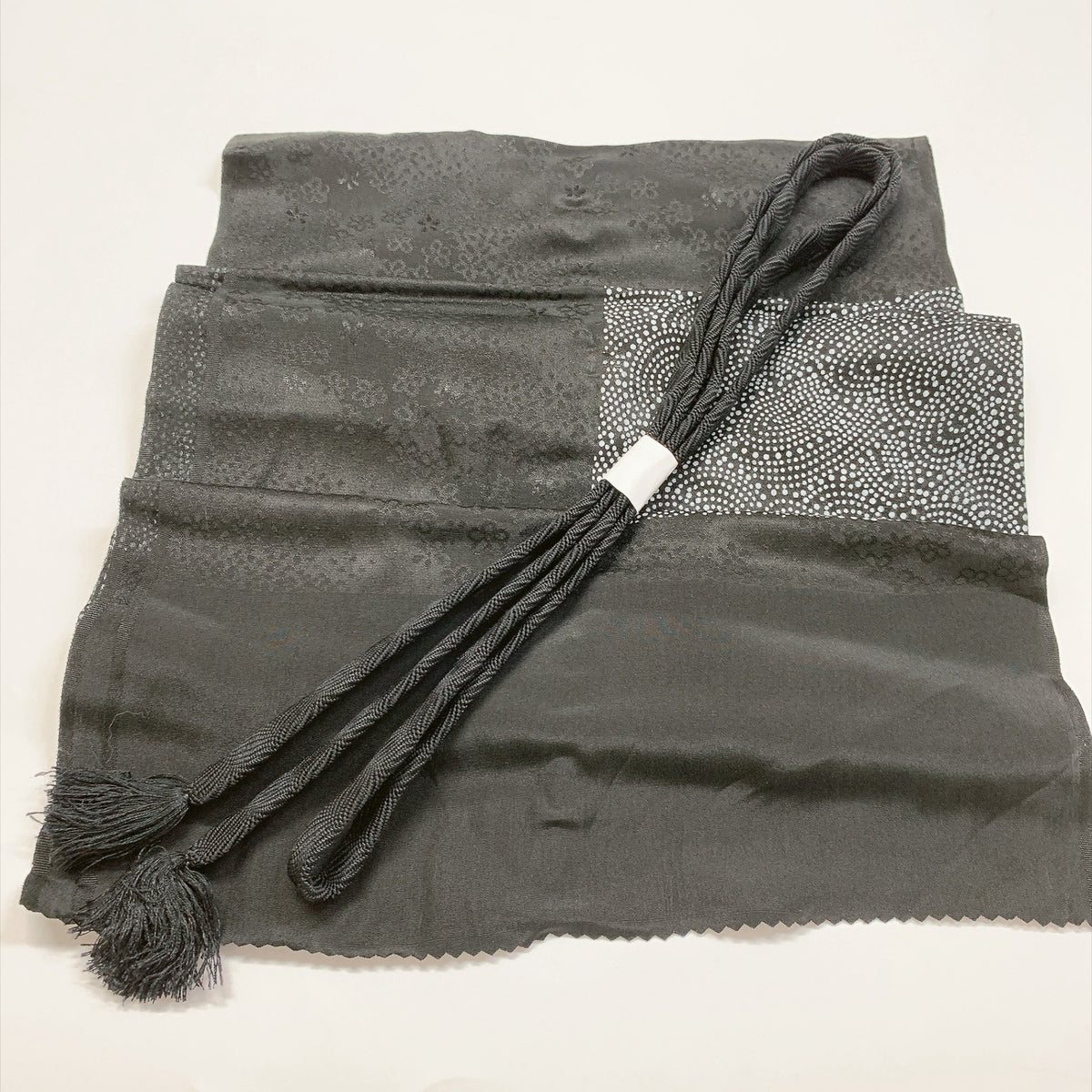 ［9802］帯締め 帯揚げ セット 小花柄 黒 逸品 正絹 着物 帯絞め