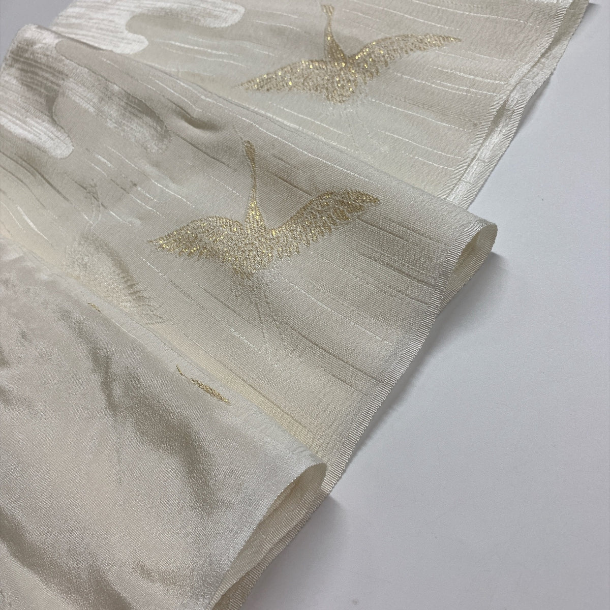 ［9821］帯締め 帯揚げ セット 舞蝶霞文様 金糸 白 正絹 着物 帯絞め