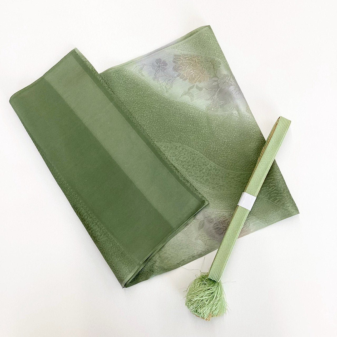 ［8503］帯締め 帯揚げ セット 花唐草道長文様 金糸 正絹 着物 帯絞め
