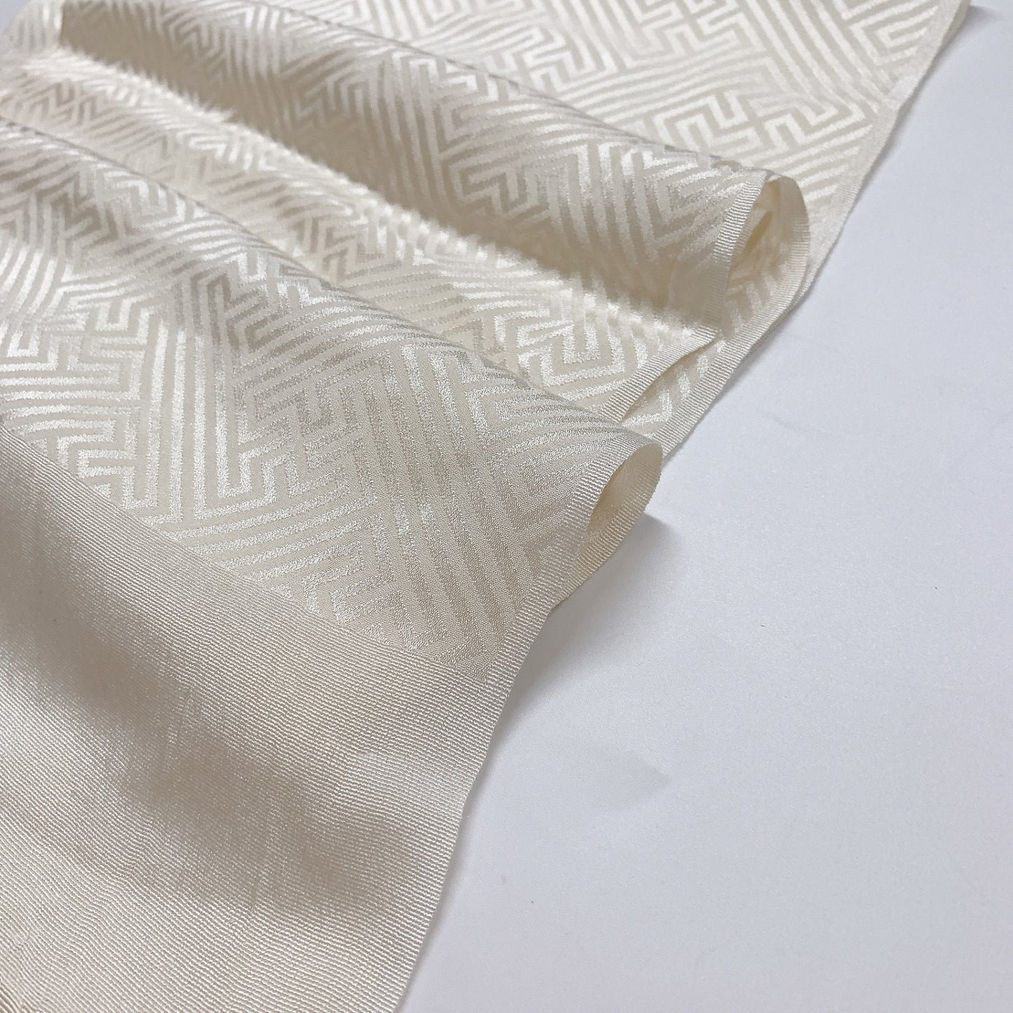 ［8302］帯締め 帯揚げ セット 紗綾型地紋 金糸 正絹 着物 帯絞め